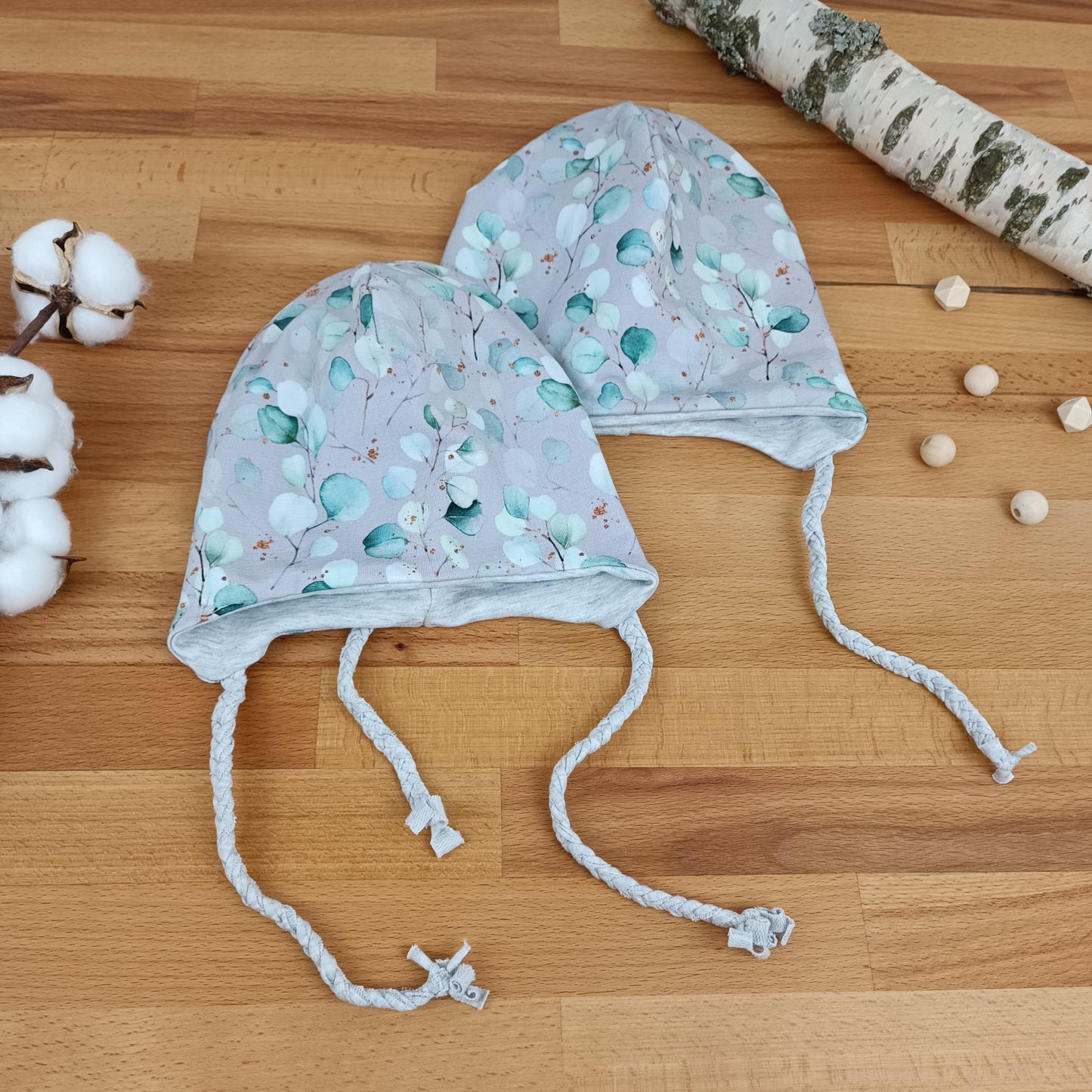 Beanie mit Bändchen in verschiedenen Größen